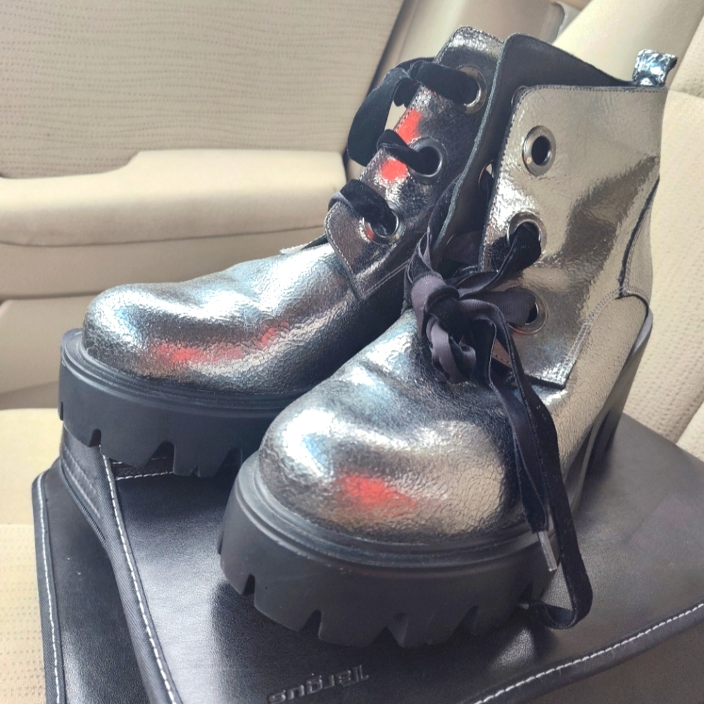 Ladies shoes